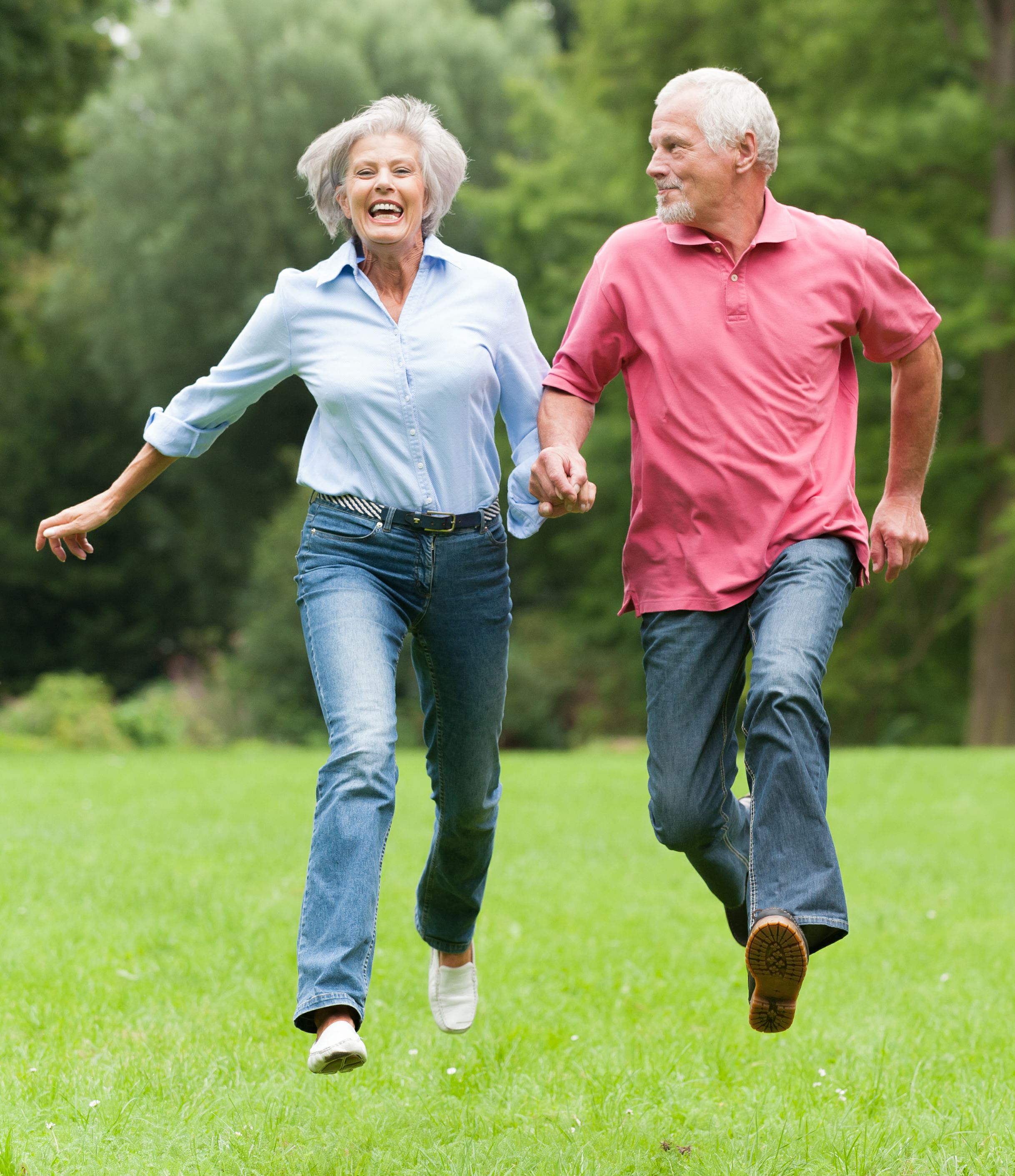 Здоровье в любом возрасте. Пожилые люди. Счастливые пожилые люди. Пенсионеры. Счастливые пенсионеры.